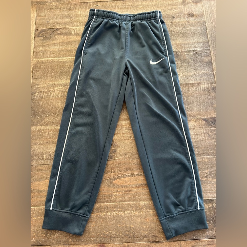 Nike joggers little boys size 6